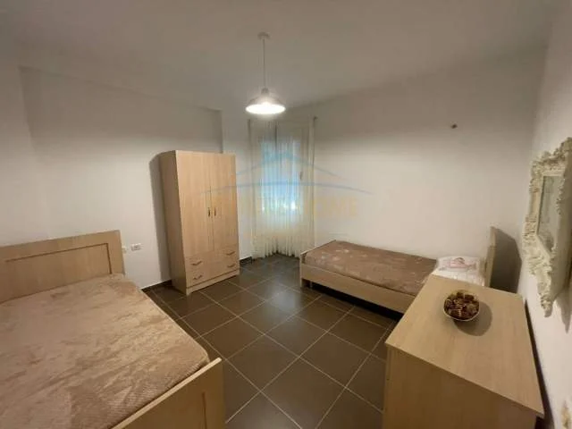 Tirane, jepet me qera apartament 2+1+Parkim Kati 2, 100 m² 600 Euro (Liqeni i Thate)