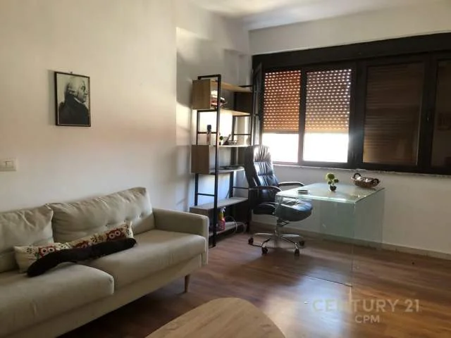 Tirane, jepet me qera apartament 2+1+BLK Kati 4, 109 m² 600 Euro (bllok)