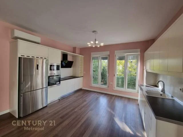 Tirane, jepet me qera apartament 4+1+A+BLK Kati 3, 290 m² 2.300 Euro (teg)