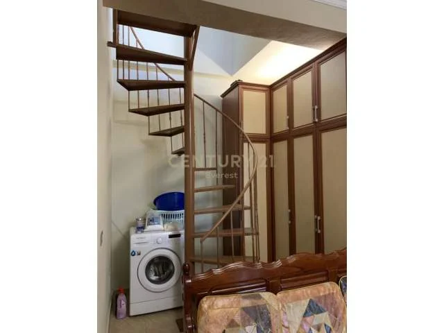 Tirane, jepet me qera apartament 700 Euro (ish restorant durresi)