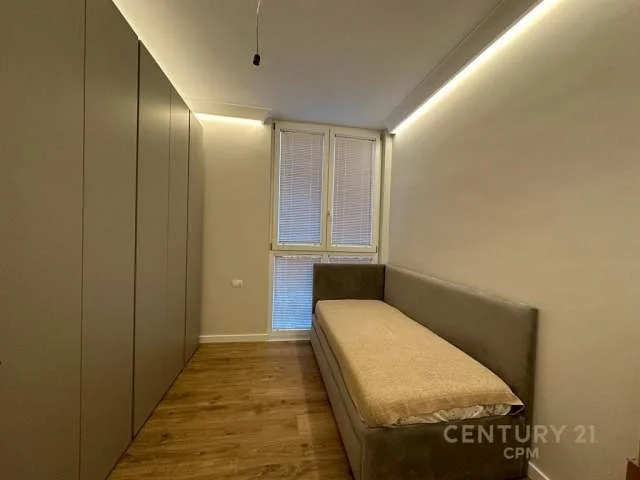 Tirane, jepet me qera apartament 2+1+BLK 100 m² 700 Euro (ruga kavajes)