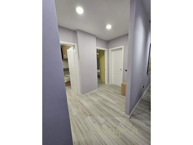 Tirane, shitet apartament 95 m² 170.000 Euro (komuna parisit)