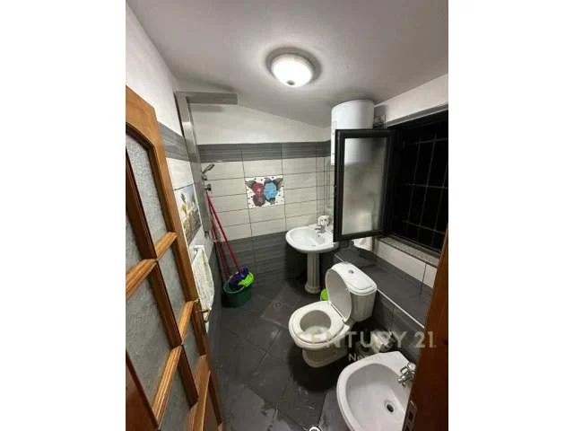 Tirane, jepet me qera apartament 2+1+BLK Kati 4, 72 m² 600 Euro (myslym shyre)