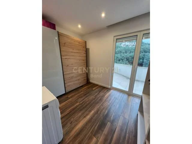 Tirane, shitet apartament Kati 5, 131 m² 150.000 Euro (fresku)