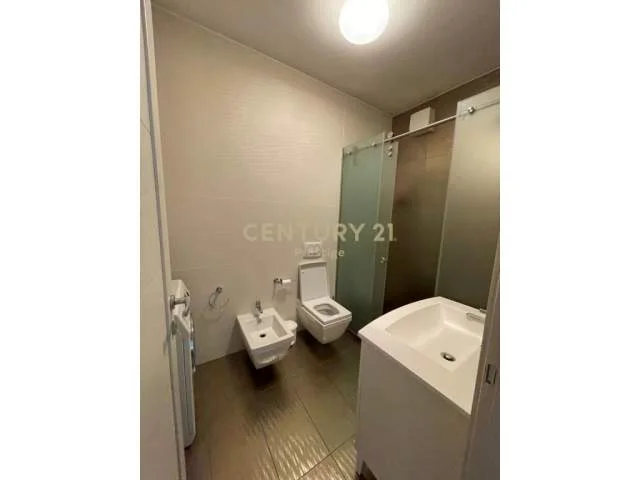 Tirane, jap me qera 200 m² 3.500 Euro (rruga elbasanit)