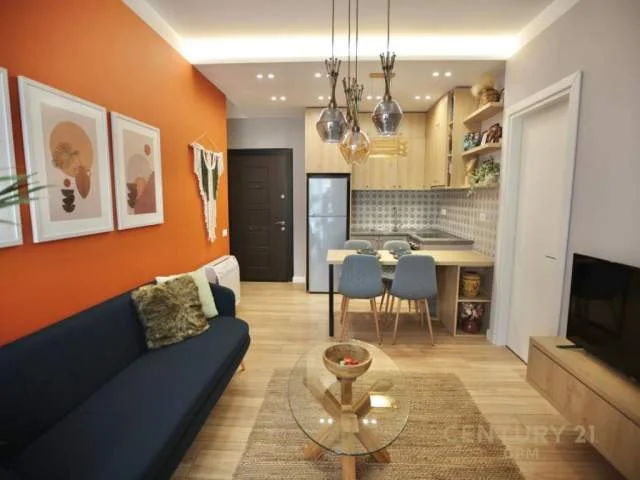 Tirane, jepet me qera apartament 72 m² 950 Euro (qender)