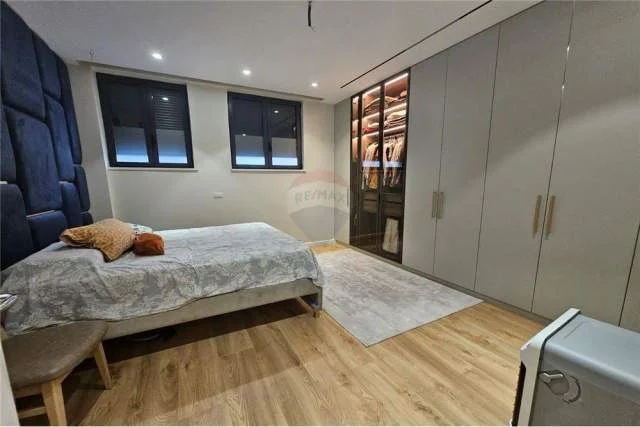 Tirane, jepet me qera apartament 3+1 Kati 0, 105 m² 950 Euro (Kodrat e Diellit)