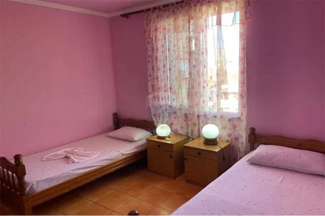 Tirane, jepet me qera apartament 3+1 Kati 4, 75 m² 550 Euro (Rruga e Durresit, prane Gazhelit)