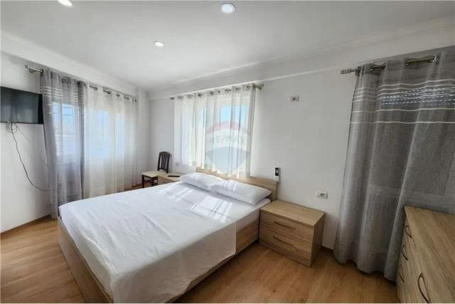 Tirane, jepet me qera apartament 2+1 Kati 9, 71 m² 600 Euro (Frosina Plaku)