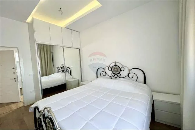 Tirane, jepet me qera apartament 1+1+BLK Kati 13, 60 m² 500 Euro