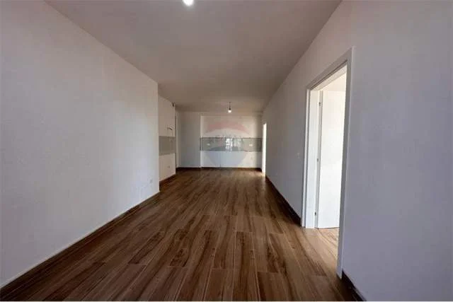 Pronari e mobilon sipas deshires tuaj. Tirane, jepet me qera apartament 2+1 Kati 5, 70 m² 450 Euro (Farmacia 10)