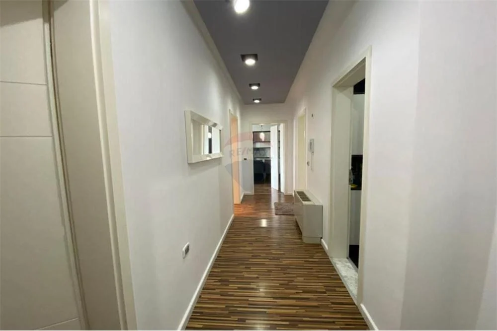 Jepet me qera apartament 2+1 ne Bllok, 1200€