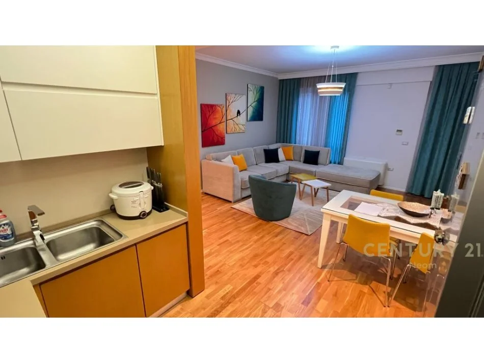 APARTAMENT 2+1+2 POSTE PARKIMI ME QERA Te liqeni thate.