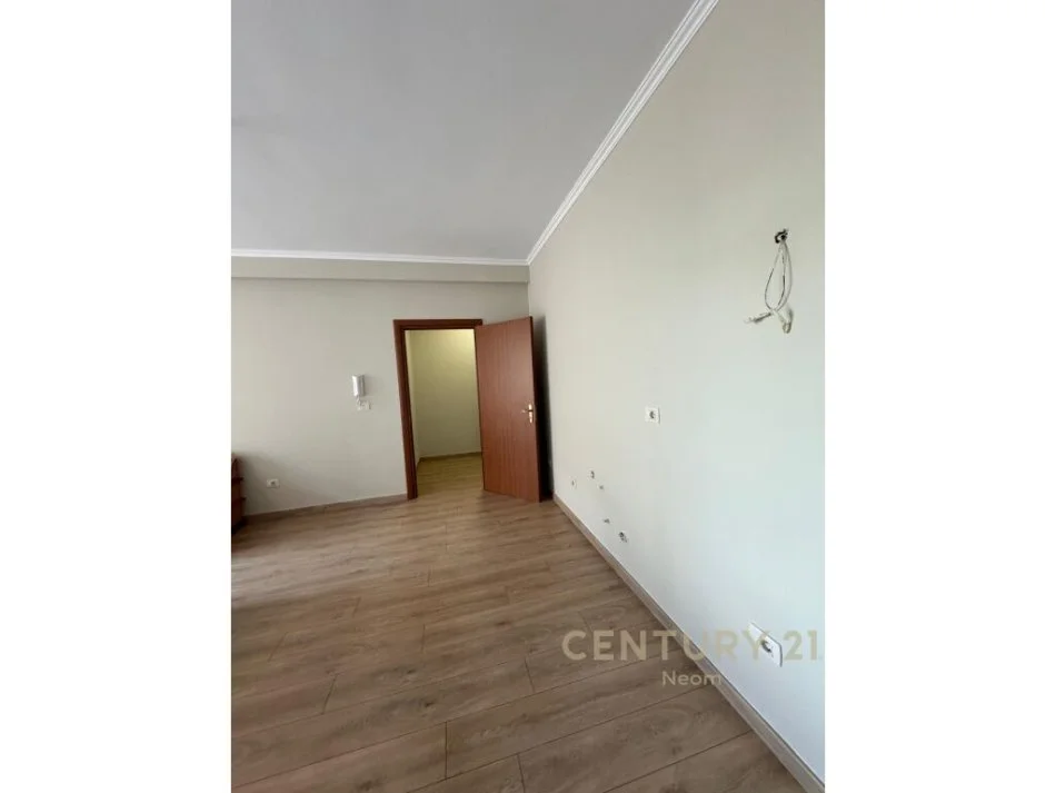 Qira, Apartament 1+1 ne zonen e Liqenit te Thate!