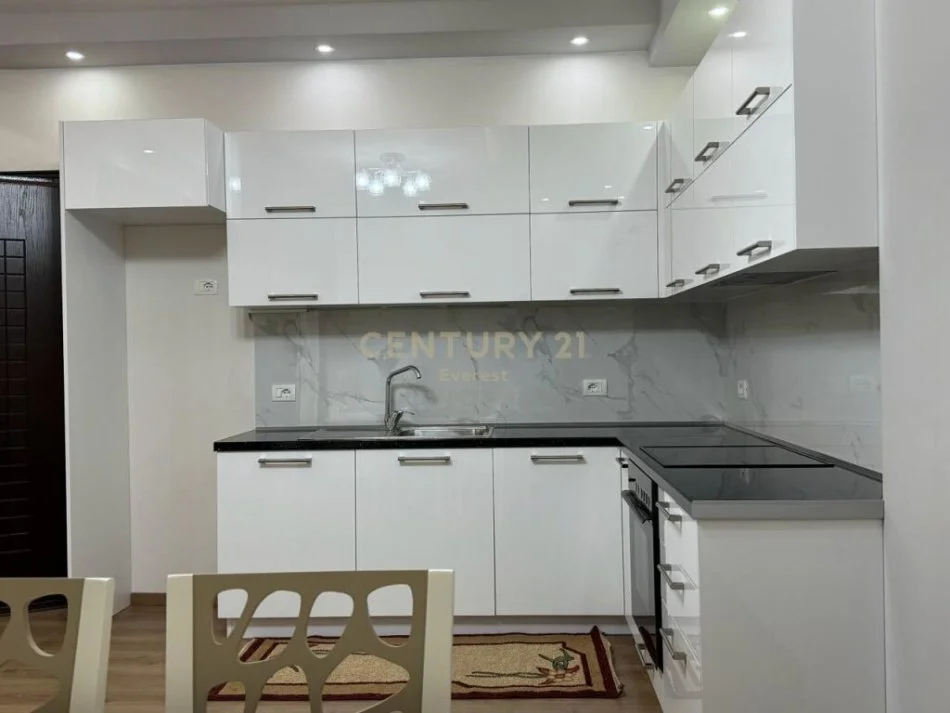 KODRA E PRIFTIT - JAPIM ME QIRA KATIN E NJE VILE.