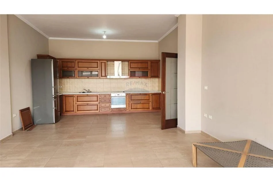 SHITET APARTAMENT 2+1+2 TEK GARDA