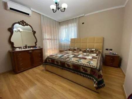 Tirane, shes apartament 2+1+Ballkon, Kati 9, 154 m2 380,000 € 