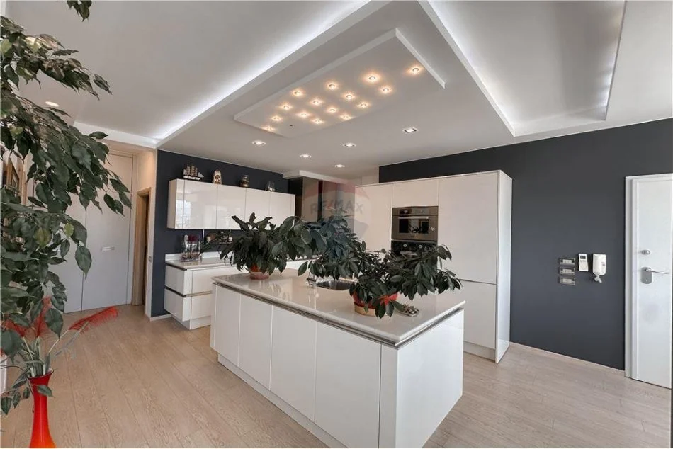 Tirane, shitet 2+1, Kati 11, 143 m² 355,000 € (Bulevardi Zogu 1)