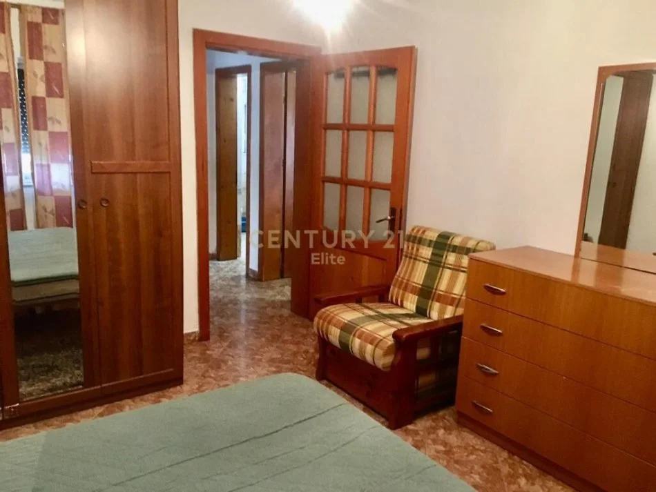 Tirane, shitet apartament 1+1+Ballkon, Kati 3, 60 m² 80,000 € (Ali Demi)