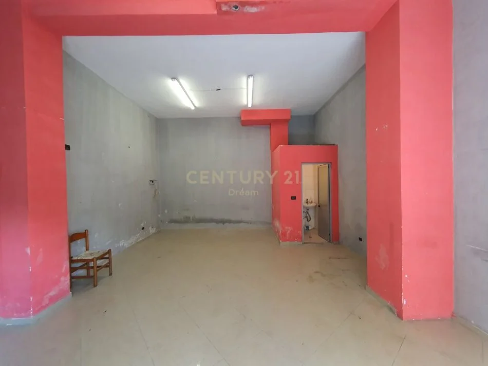 Tirane, shitet ambjent biznesi , , 44 m² 79,000 € (Shitet Ambient Komercial ne Astir!!)