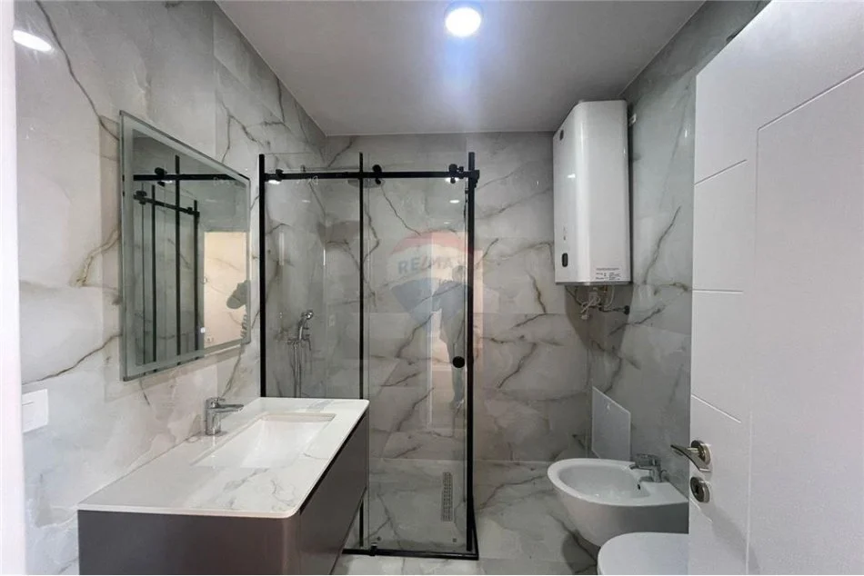 Tirane, shitet apartament 1+1, Kati 3, 60 m² 90,000 € (Shkolla Qazim Turdiu - Don Bosko)