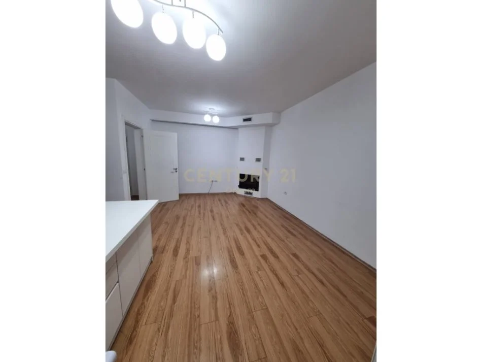 Tirane, jepet me qera apartament duplex Dublex, Kati 4, 155 m² 400 € (Fresku)