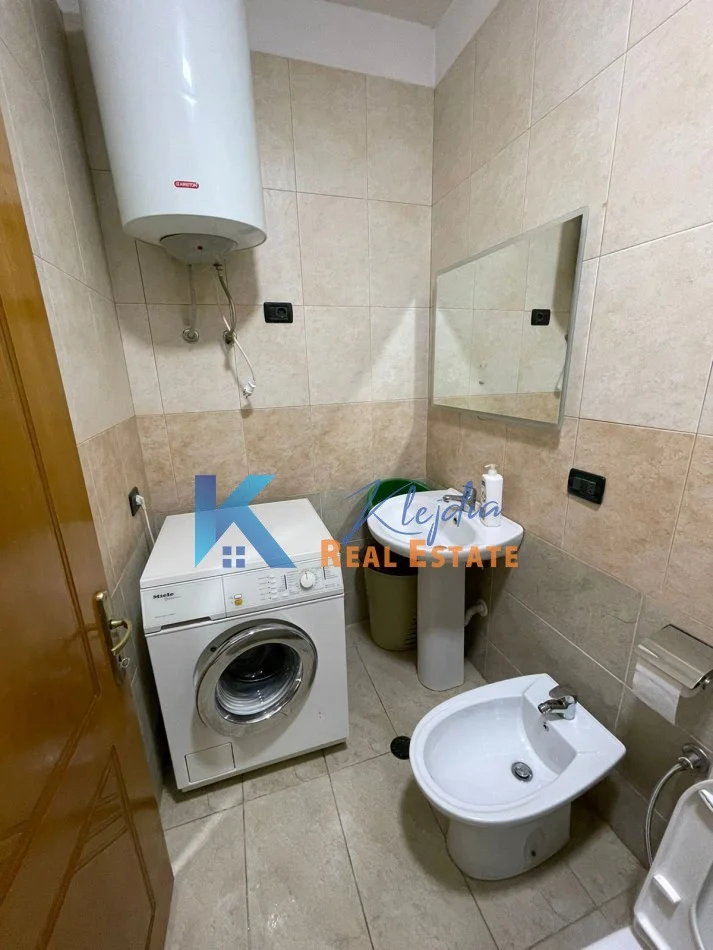 Tirane, jepet me qera apartament 2+1, Kati 7, 85 m² 750 € (Sheshi Wilson, gjimnazi Petro Nini Luarasi)