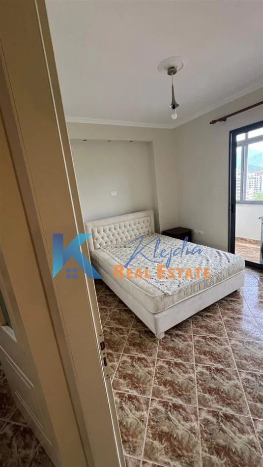 Tirane, jepet me qera apartament 2+1, Kati 8, 80 m² 450 € (rrugen e Dibres, afer shkolles se Medresese)