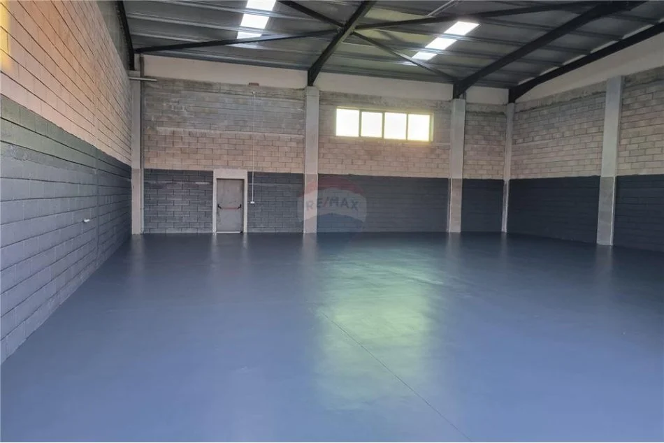 Tirane, jepet me qera ambjent biznesi , 2,324 m² 5,500 € (Marikaj - Vore