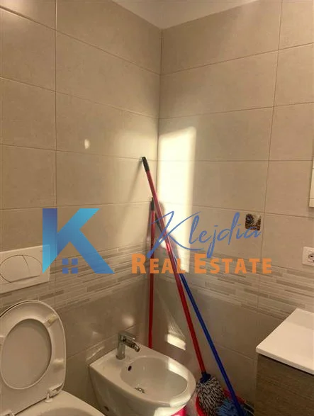 Tirane, jap me qera apartament 1+1+Ballkon Kati 1, 65 m² 400 € (Ali Demi)