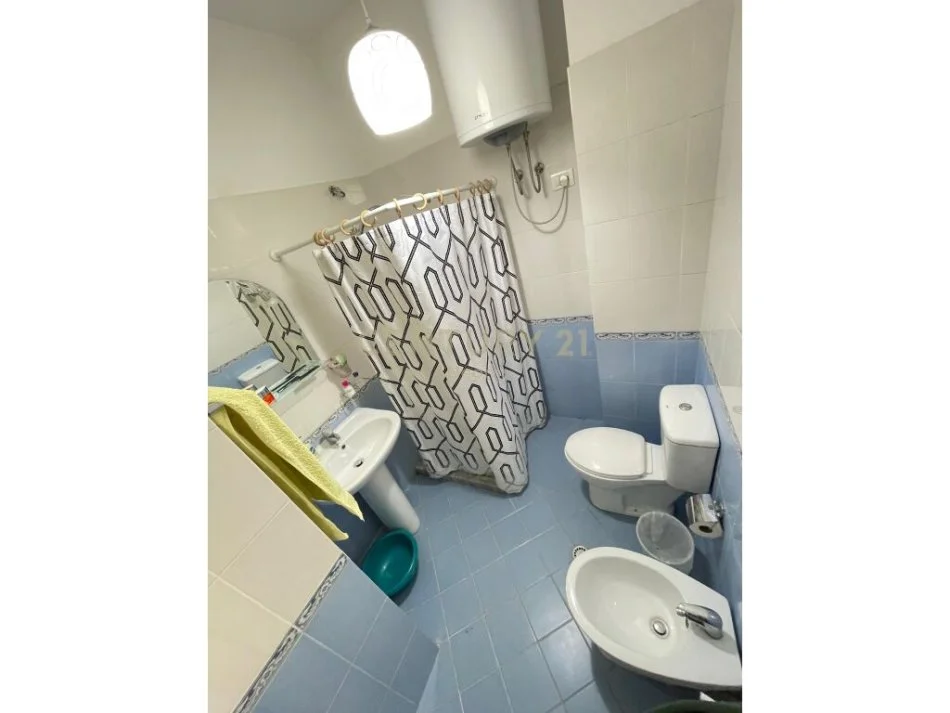 Tirane, jepet me qera apartament 1+1 Kati 4, 64 m² 450 € (liqeni i thate)