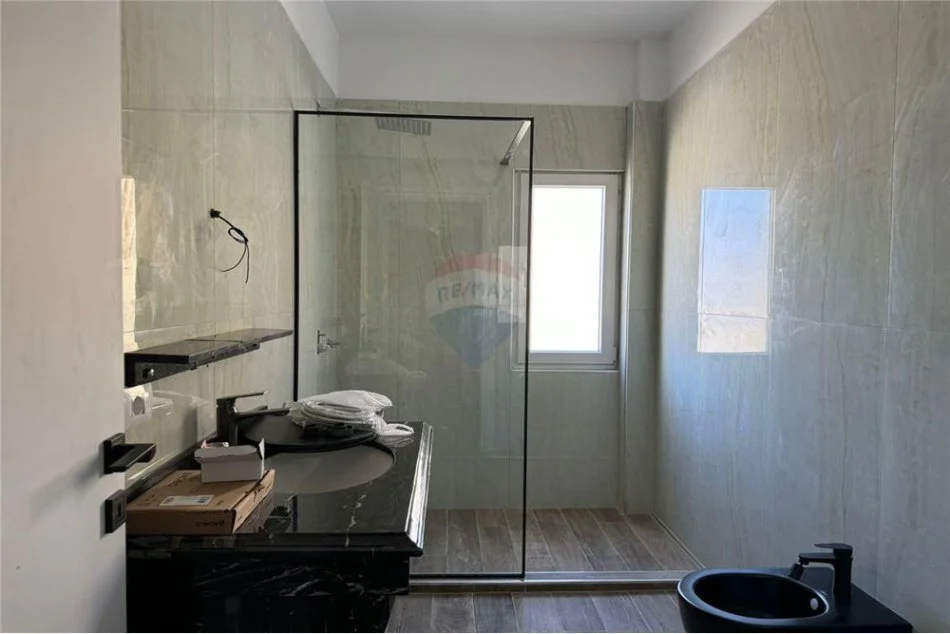 Tirane, jepet me qera apartament 1+1 , 80 m² 700 € (Rruga Panorama e Liqenit)