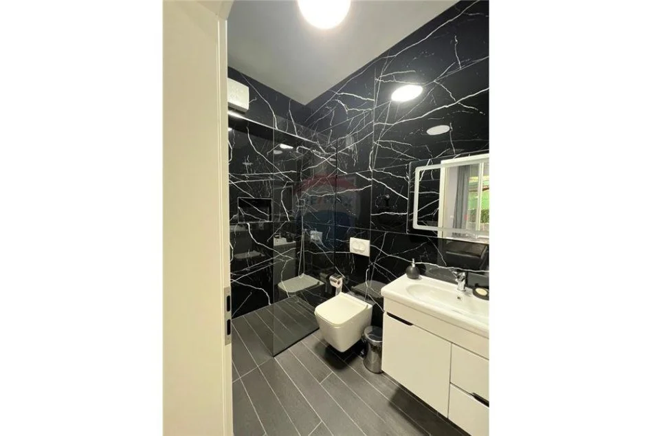 Tirane, jepet me qera apartament 2+1 , 140 m² 700 € (eduard mano - Kopshti Zoologjik)