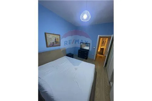 Tirane, jepet me qera apartament 2+1+Ballkon Kati 7, 93 m² 500 € (Rruga Endri Keko)