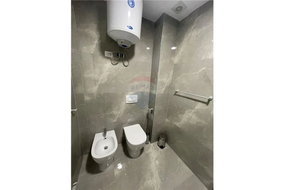 Tirane, jepet me qera apartament 2+1 Kati 7, 95 m² 700 € (Kompleksi Fiori di Bosco - Don Bosko)