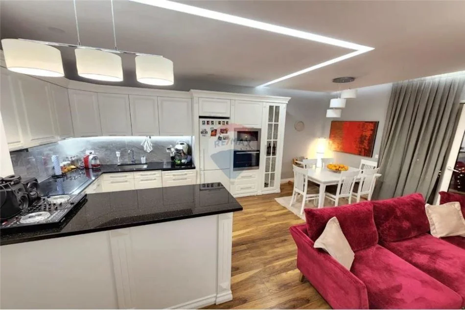 Tirane, jepet me qera apartament 2+1 , 123 m² 1.450 € (Rruga e Kavajes, Kompleksi Delijorgji)