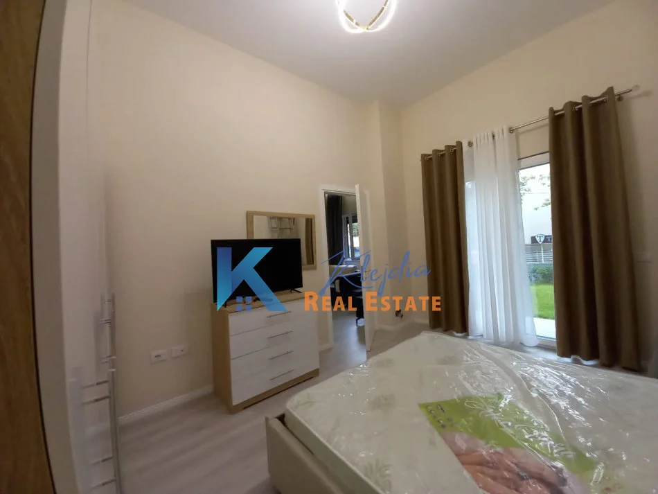 Tirane, jepet me qera apartament 1+1 Kati 1, 60 m² 500 € (Kodra e Diellit 1, afer kompleksit)