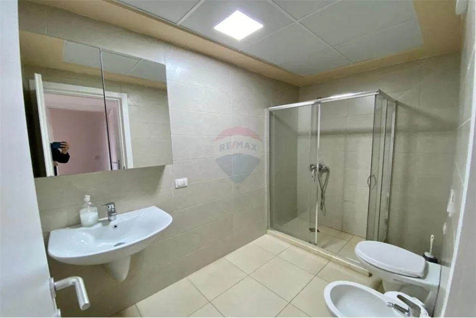 Tirane, jepet me qera apartament 2+1 , 100 m² 700 € (Don Bosko)