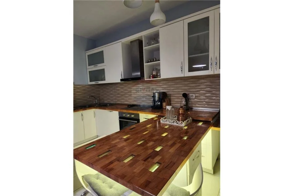 Tirane, jepet me qera apartament 1+1 , 68 m² 600 € (Kodra e Diellit)