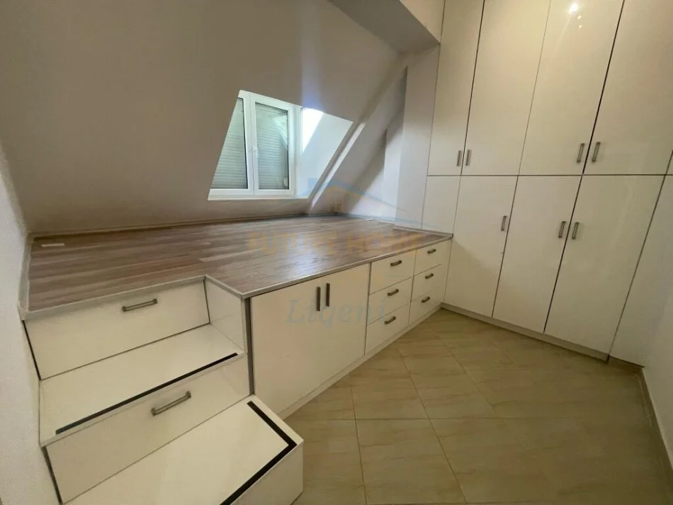 Tirane, shitet apartament 2+1+Ballkon Kati 7, 172 m² 330.000 € (Liqeni i Thate)