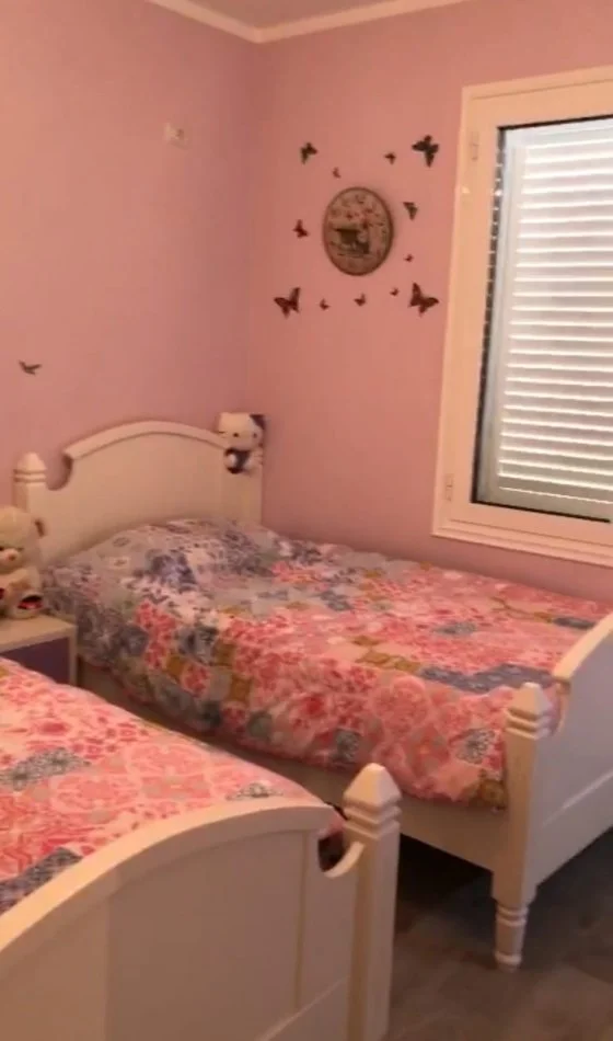 Tirane, shitet shtepi 3+1+Aneks+Ballkon Kati 2, 330 m² 330.000 € 