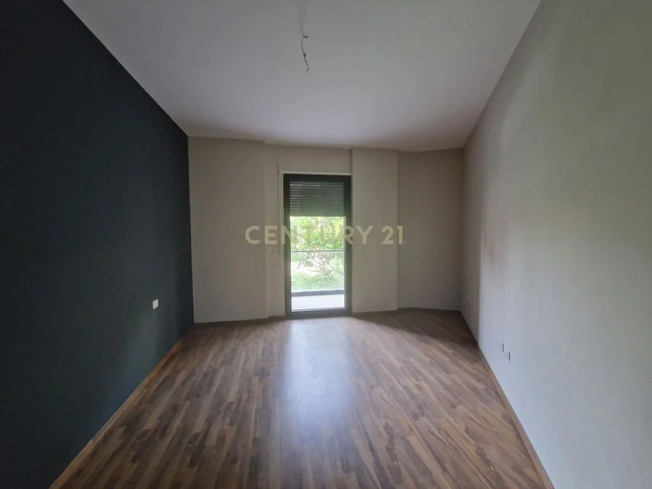 Tirane, jepet me qera apartament 1+1 Kati 3, 77 m² 129.500 € (Fusha e Aviacionit)