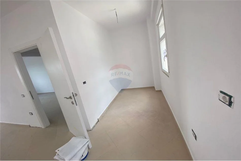 Tirane, shitet apartament 2+1 Kati 4, 118 m² 106.000 € (Fresku)