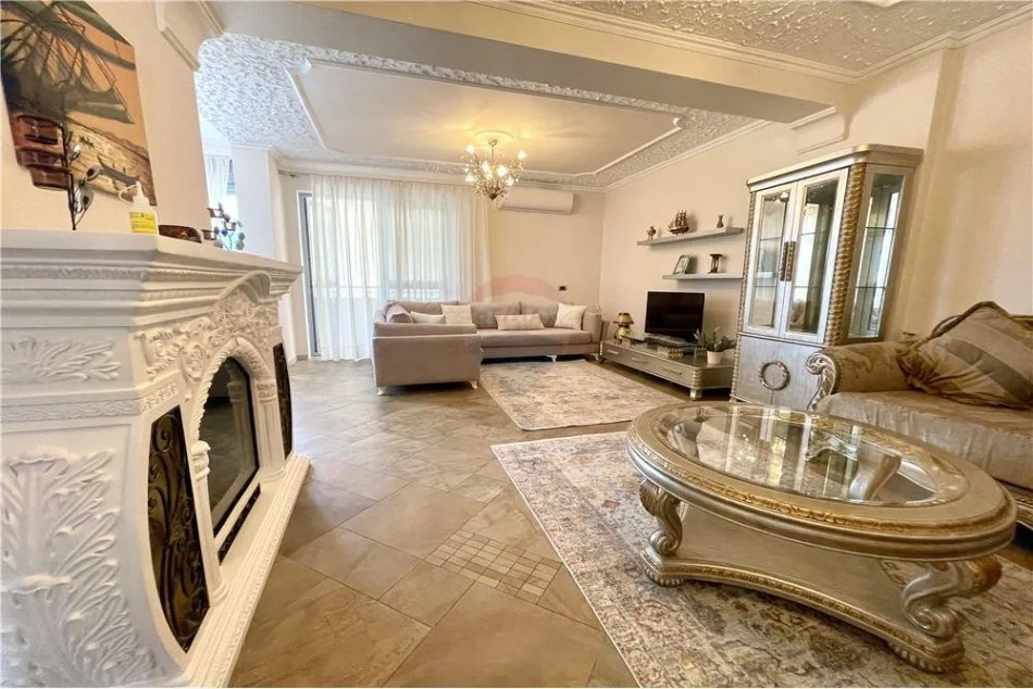 Tirane, jepet me qera apartament 2+1 Kati 8, 125 m² 800 € (Myslym Shyri - Drejtoria e Policisë)