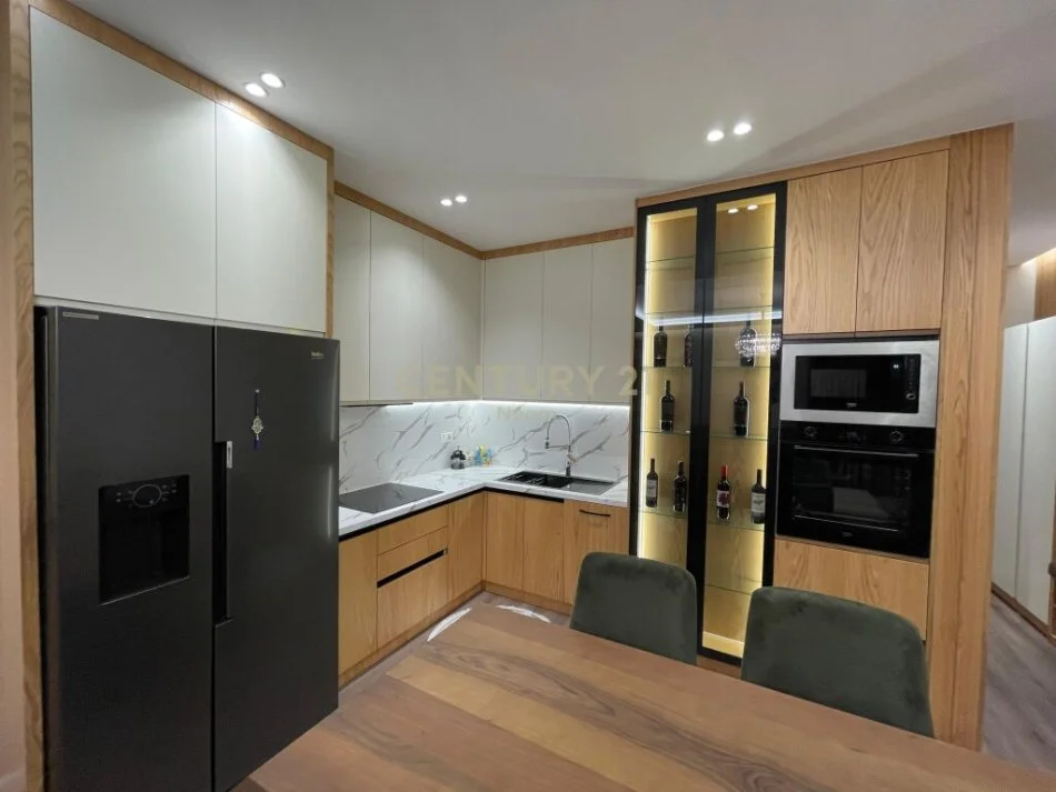 Tirane, shitet apartament 2+1 Kati 2, 115 m² 260.000 € (ali dem)