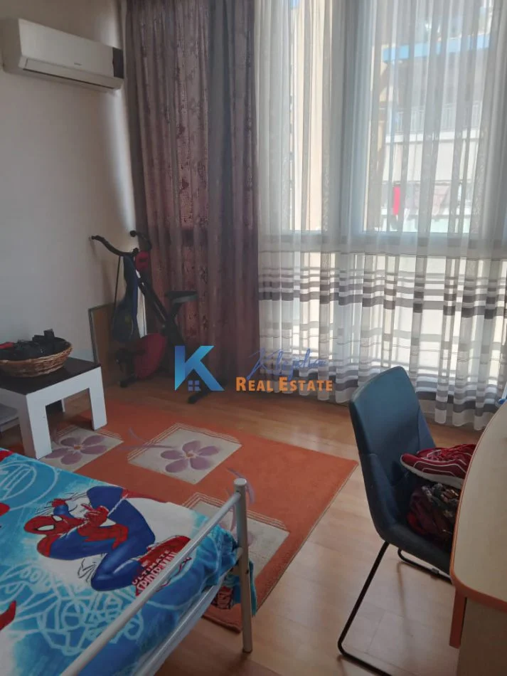 Tirane, jap me qera apartament 3+1+Ballkon Kati 6, 81 m² (Fusha e Aviacionit)