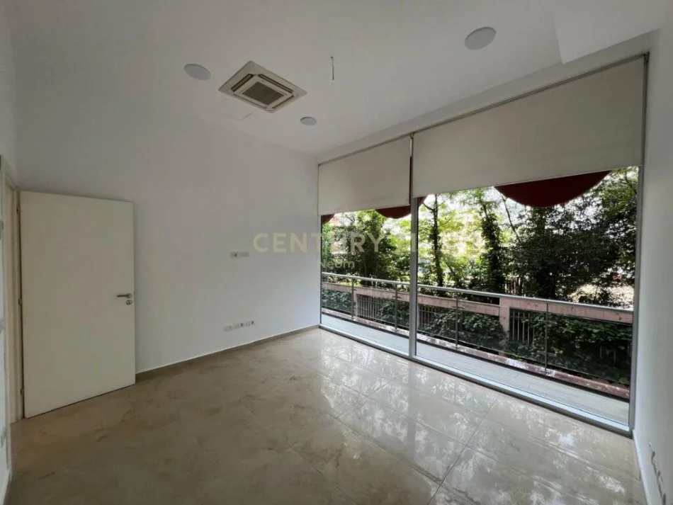 Tirane, jepet me qera vetem 1 dhome Kati 1, 155 m² 2.750 € 