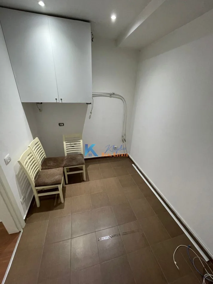 Tirane, jap me qera zyre Kati 7, 132 m² 1.200 € (Rrethrrotullimi i Zogut te Zi)