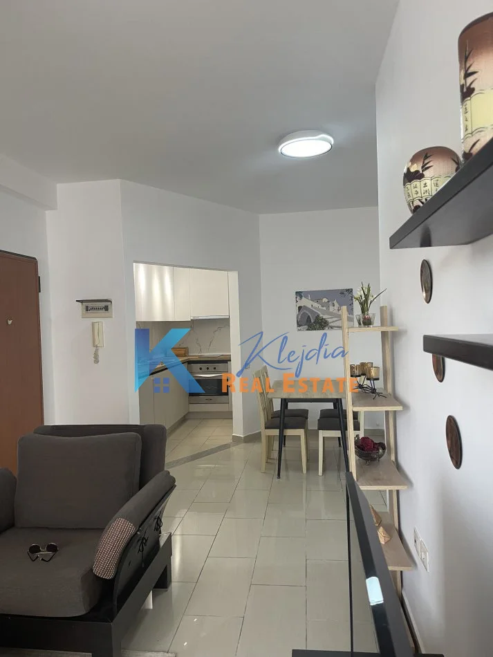 Tirane, jap me qera apartament 2+1+Ballkon Kati 4, 100 m² 600 € (Te Ish-Ekspozita)