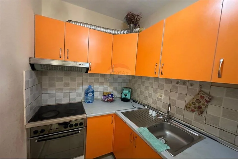 Tirane, shitet apartament 1+1 Kati 3, 75 m² 83.000 € (Fresku)